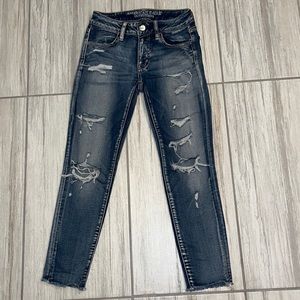 American Eagle Distressed Cropped Skinny jeans